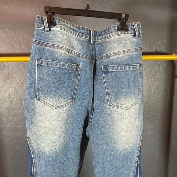 NWT Blue B Flare Wide Leg Jeans with High Waist and Distressed Details - Picture 9 of 10